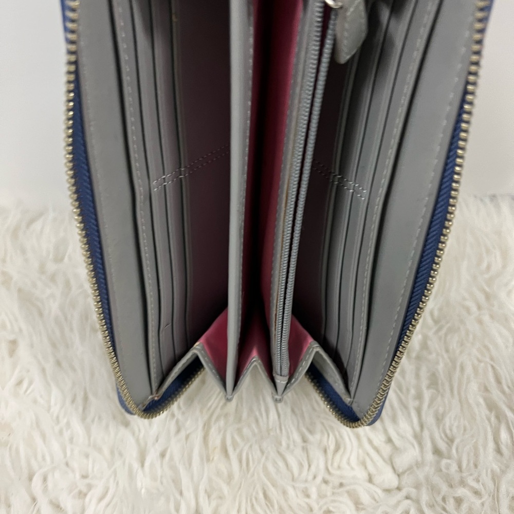 Coach Wallet - Picture 7 of 9